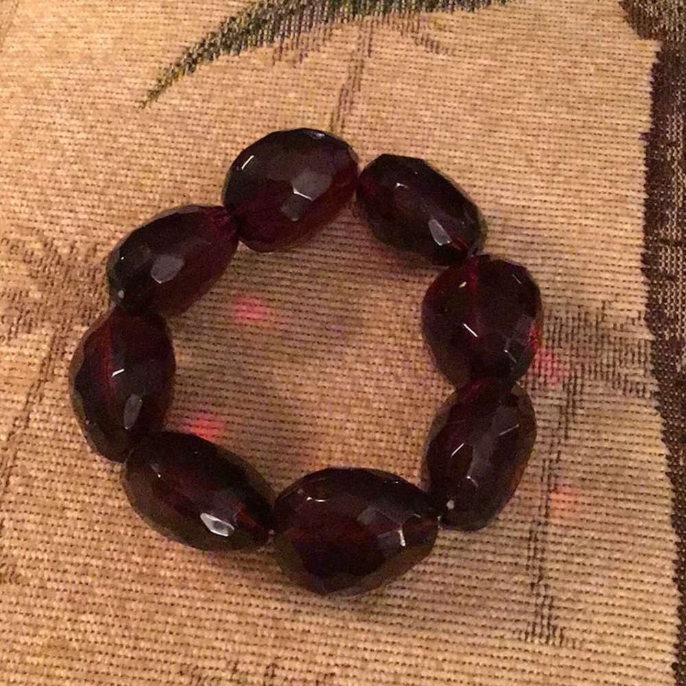 Bracelet stretchy Plastic chunky purple reddish possible vintage